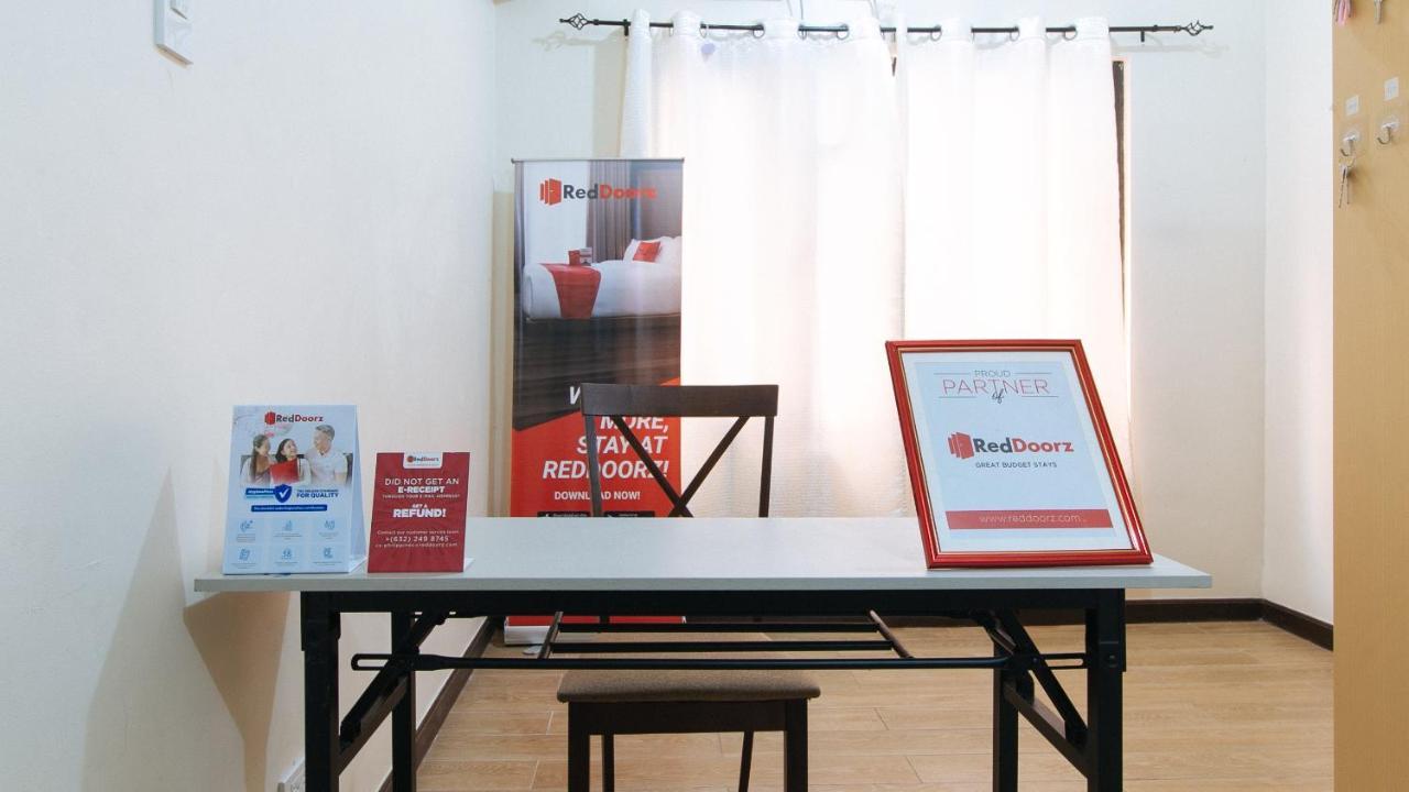 Reddoorz Plus @ Urban Deca Tower Edsa 2 マンダルヨン・シティ エクステリア 写真