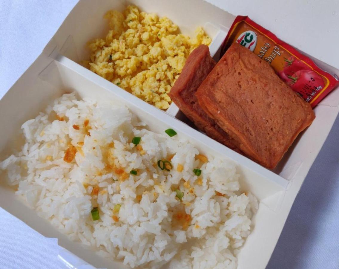 Reddoorz Plus @ Urban Deca Tower Edsa 2 マンダルヨン・シティ エクステリア 写真